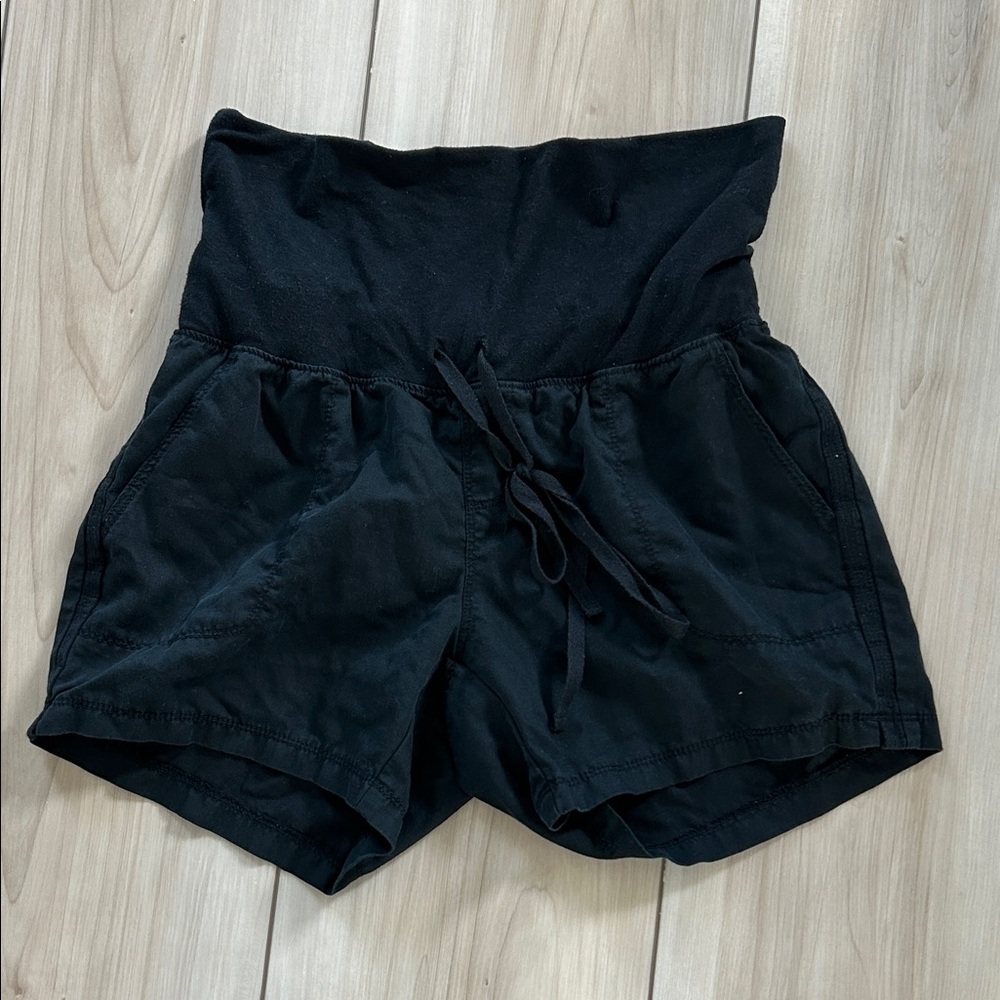 Isabel maternity Black High-Waisted Shorts